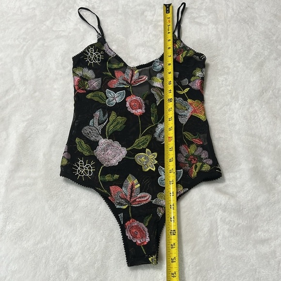 Honey Punch Sheer Embroidered Floral Bodysuit Sz S — Sheer Mesh, Floral Appliqué - Picture 15 of 16